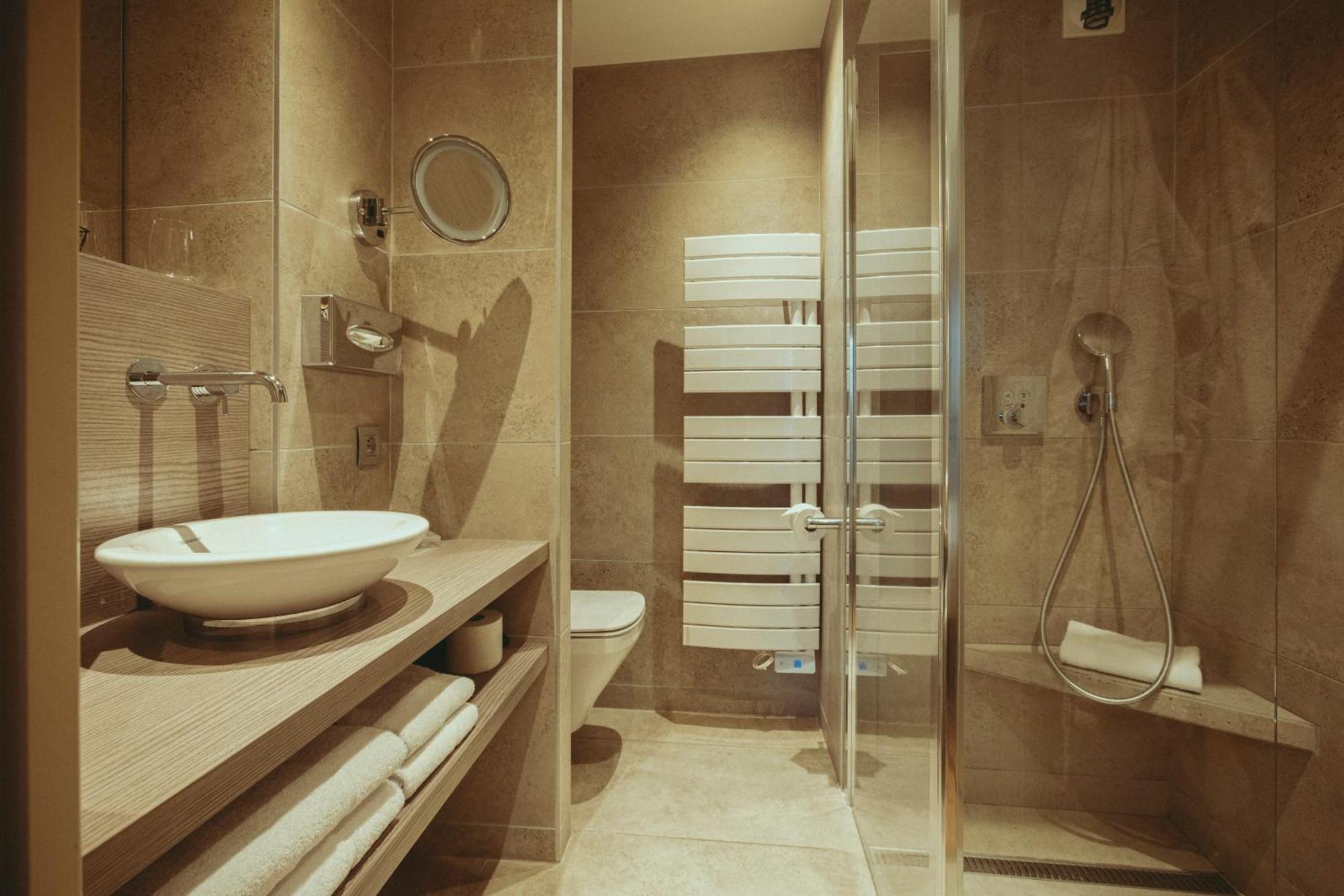 Auberge De Clochemerle, Spa Privatif & Restaurant Gastronomique Vaux-en-Beaujolais ภายนอก รูปภาพ